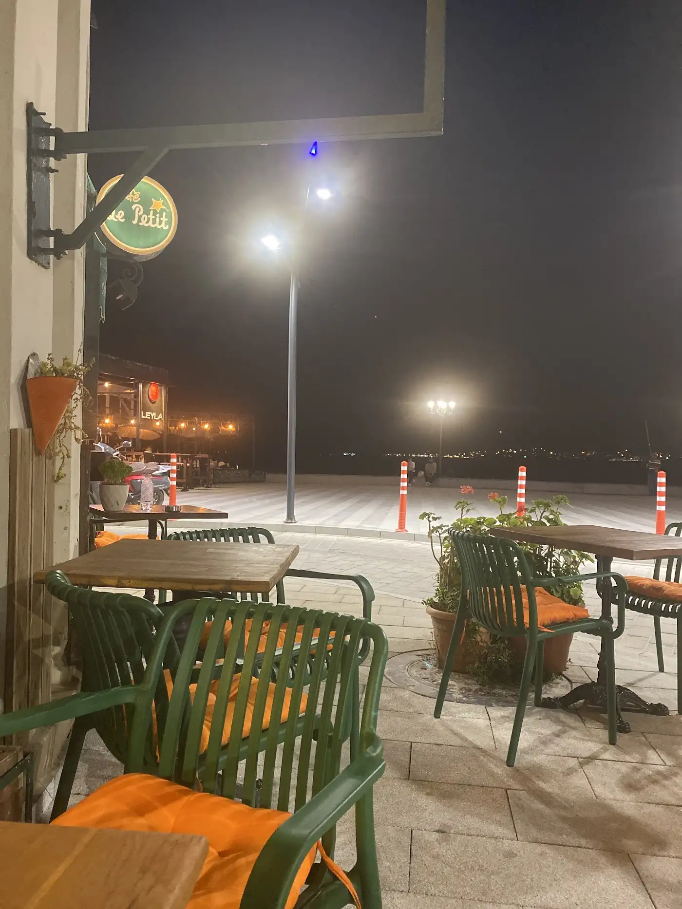 Cafe Le Petit fotoğraf 2