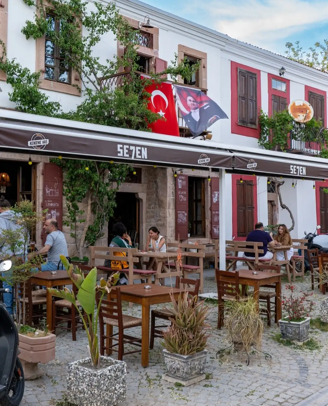 Cunda Se7en Local Pub