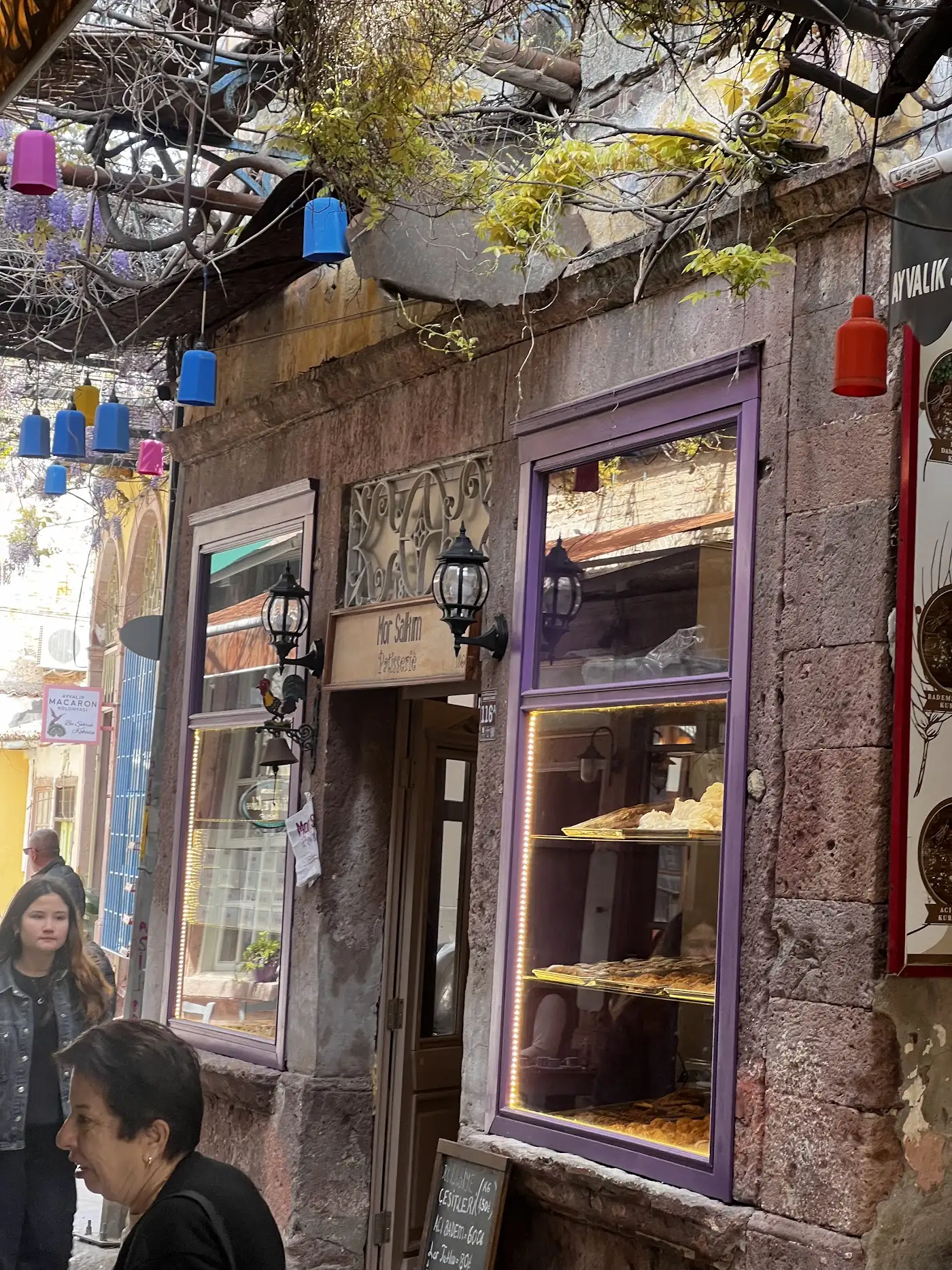Mor Salkım Cafe