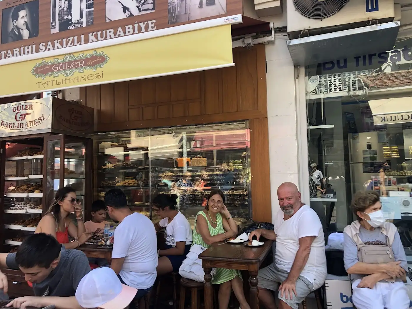 Peksimet Cafe Patisserie Dunya Mutfagi