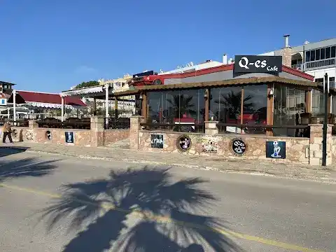 Q-es Cafe