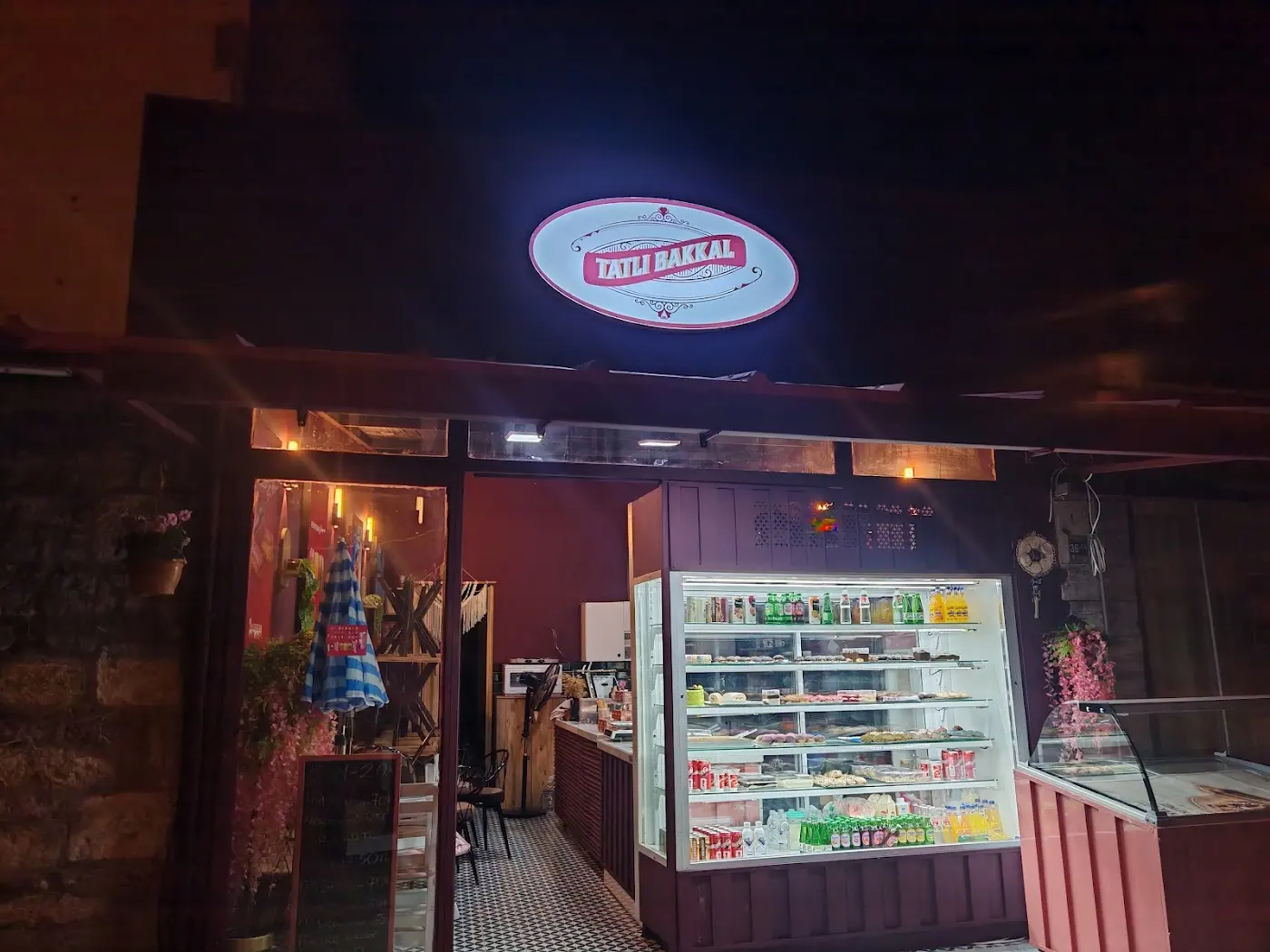 Tatlı Bakkal Ayvalık fotoğraf 1