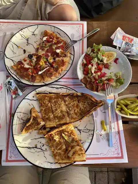Ünlü pizza ve pide Salonu fotoğraf 2
