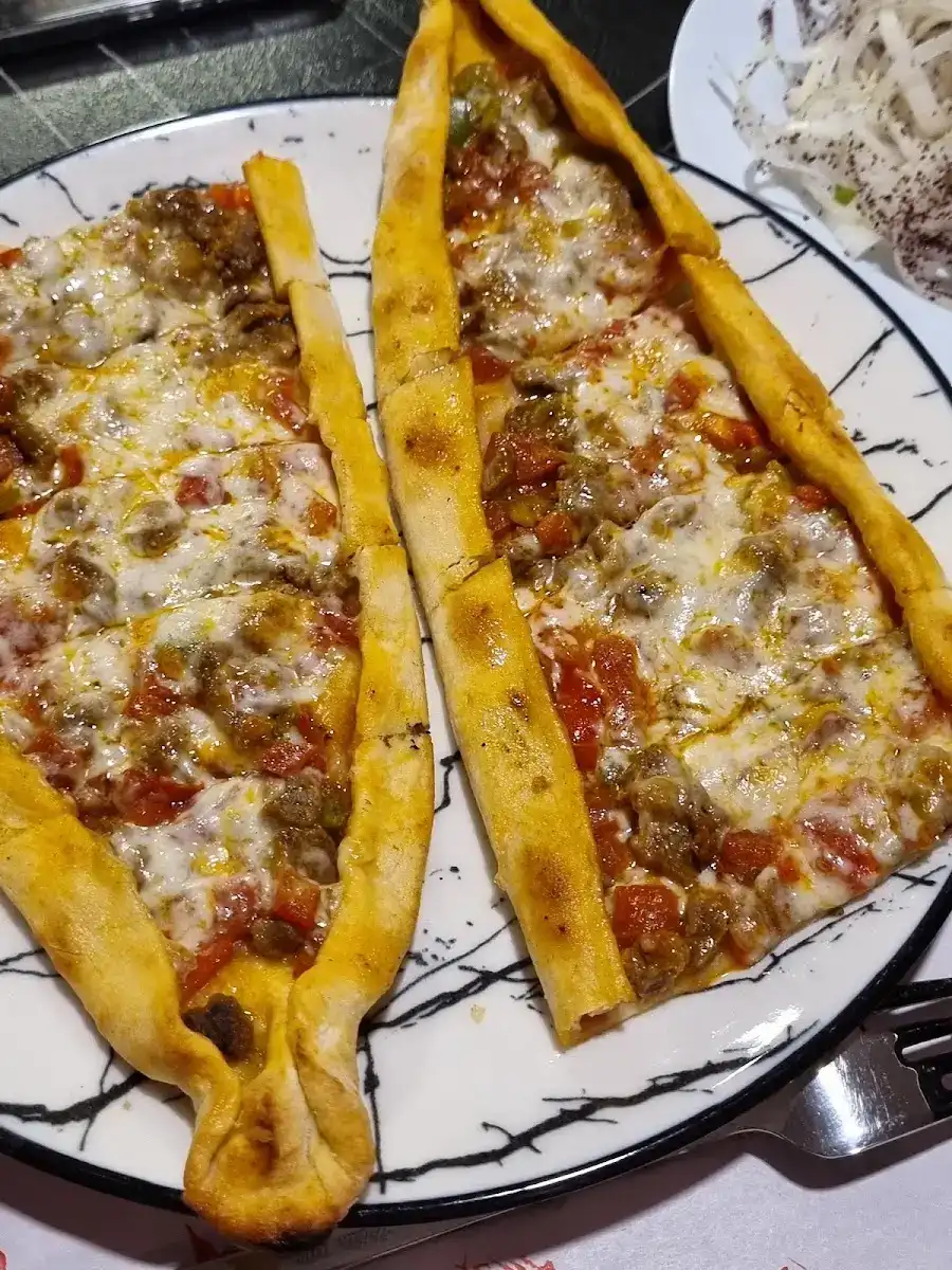 Ünlü pizza ve pide Salonu fotoğraf 3