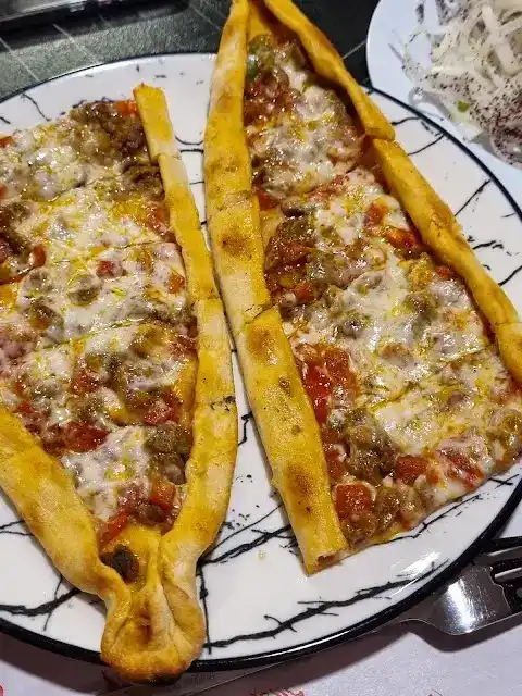 Ünlü pizza ve pide Salonu fotoğraf 3