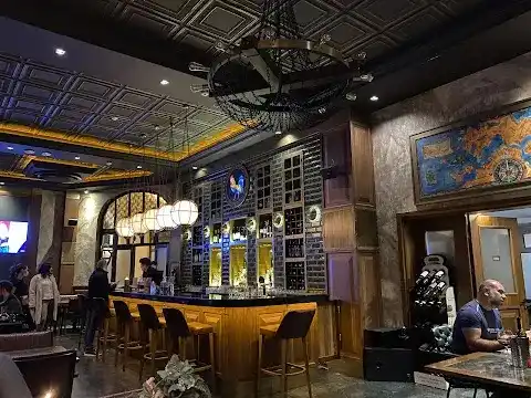 Noir Wine House