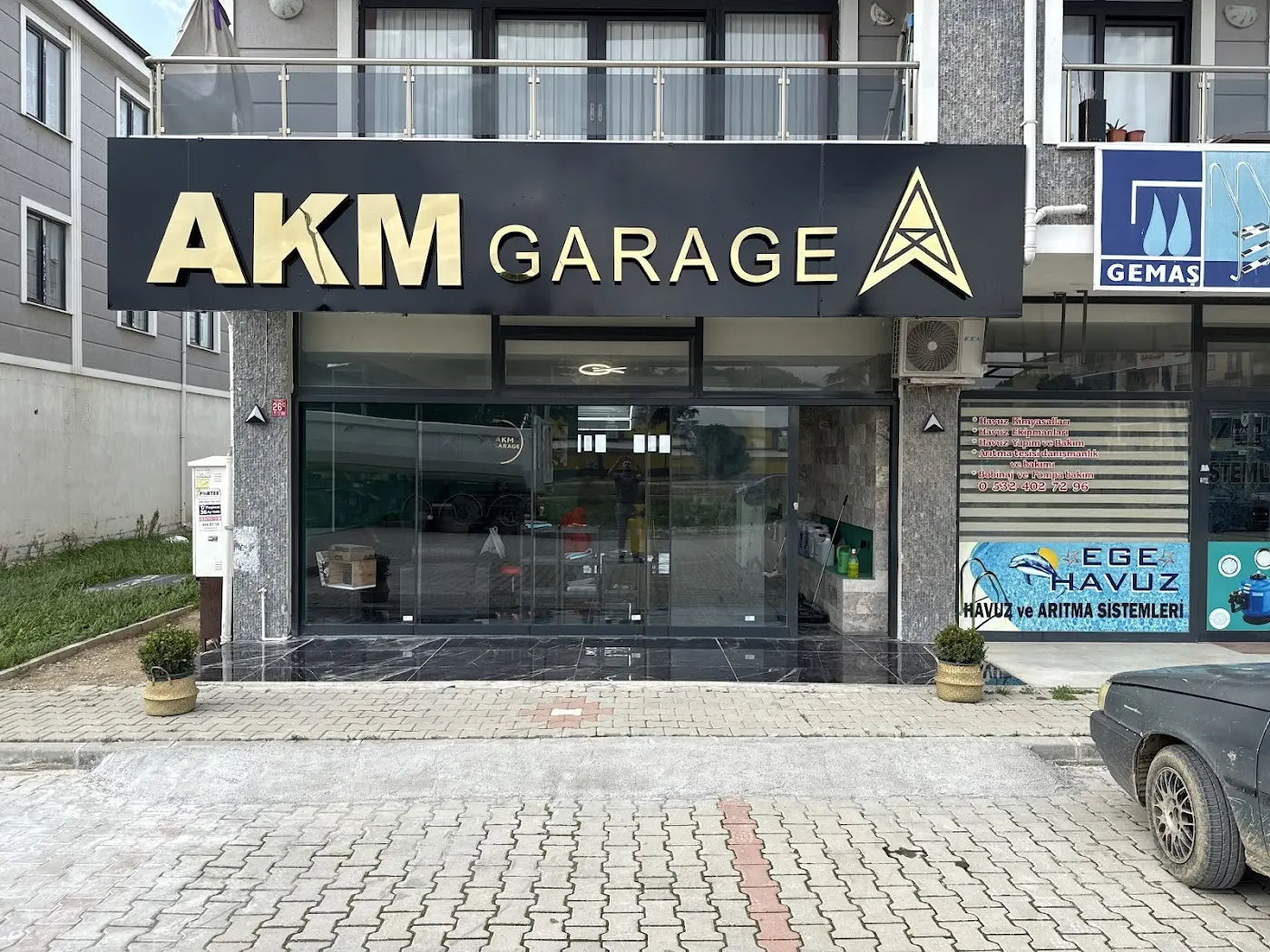 AKM Garage