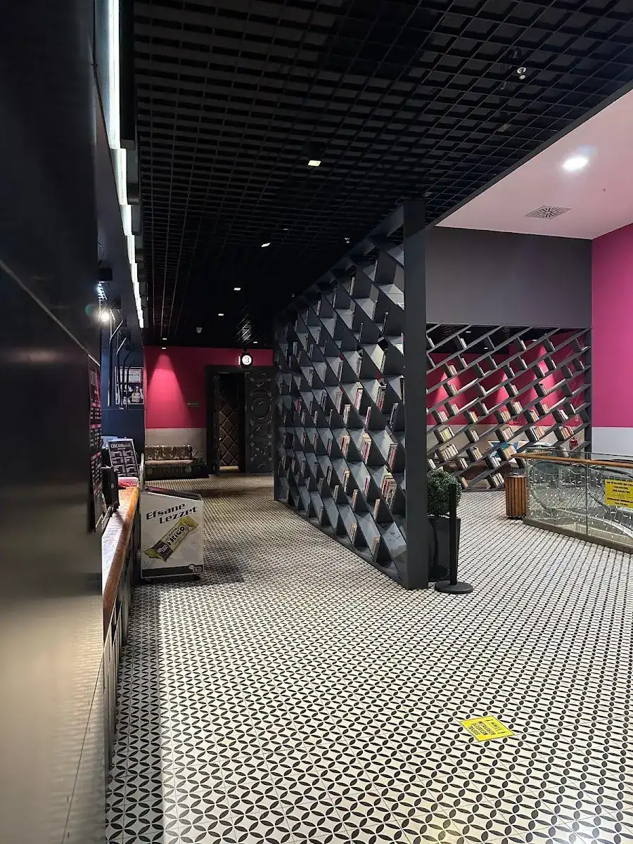 Cinema Pink fotoğraf 3