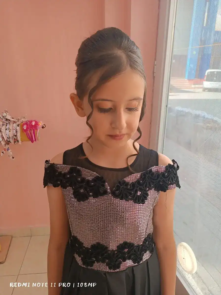 ALTUN BAYAN KUAFÖR SALONU VE TUAFİYE fotoğraf 3