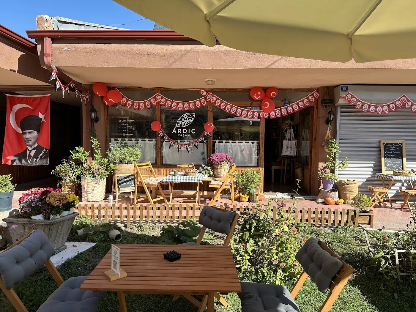 Ardıç Yaşam Atölyesi & Cafe