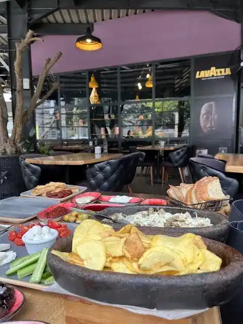 Aden Garden Lounge