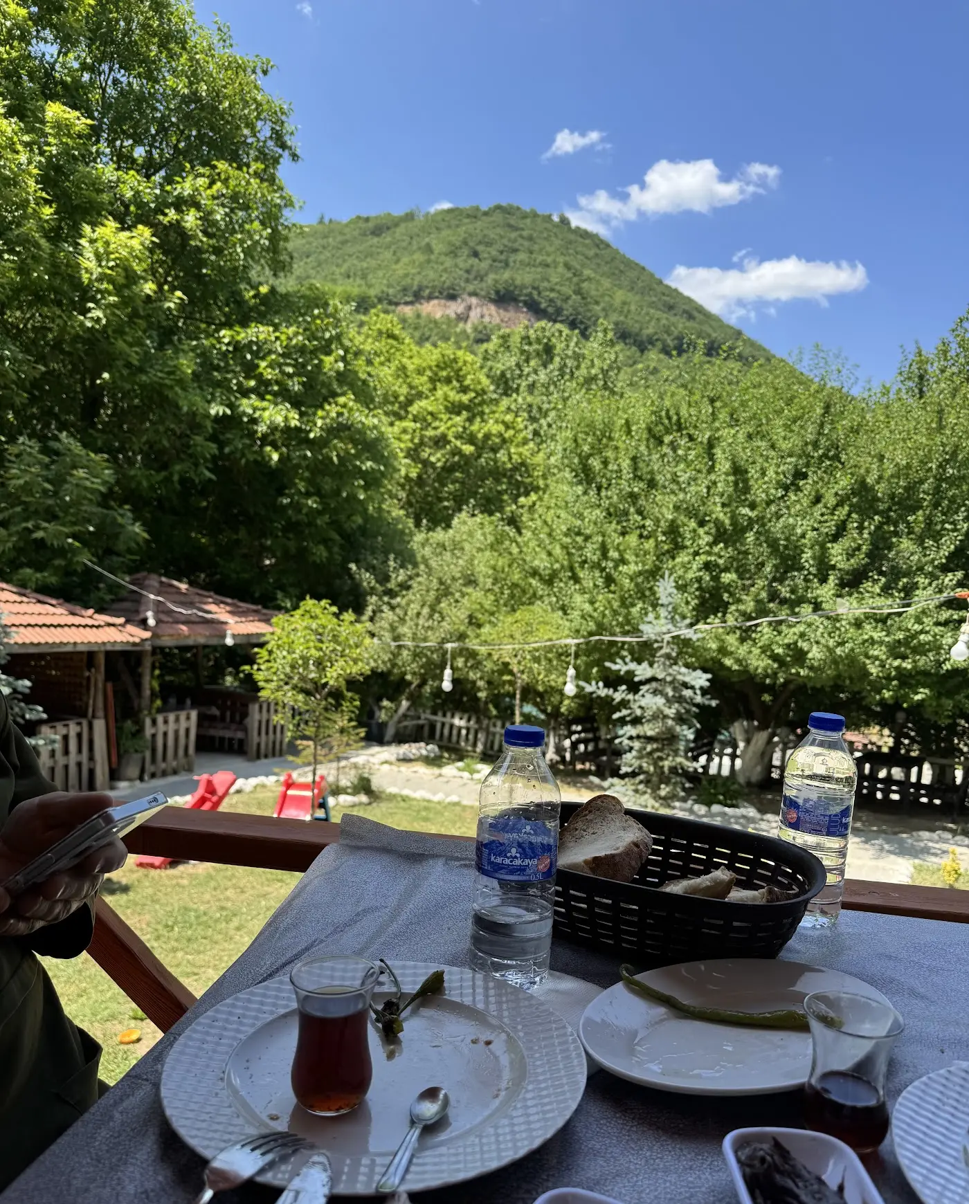Aras Dere Alabalık Tesisleri