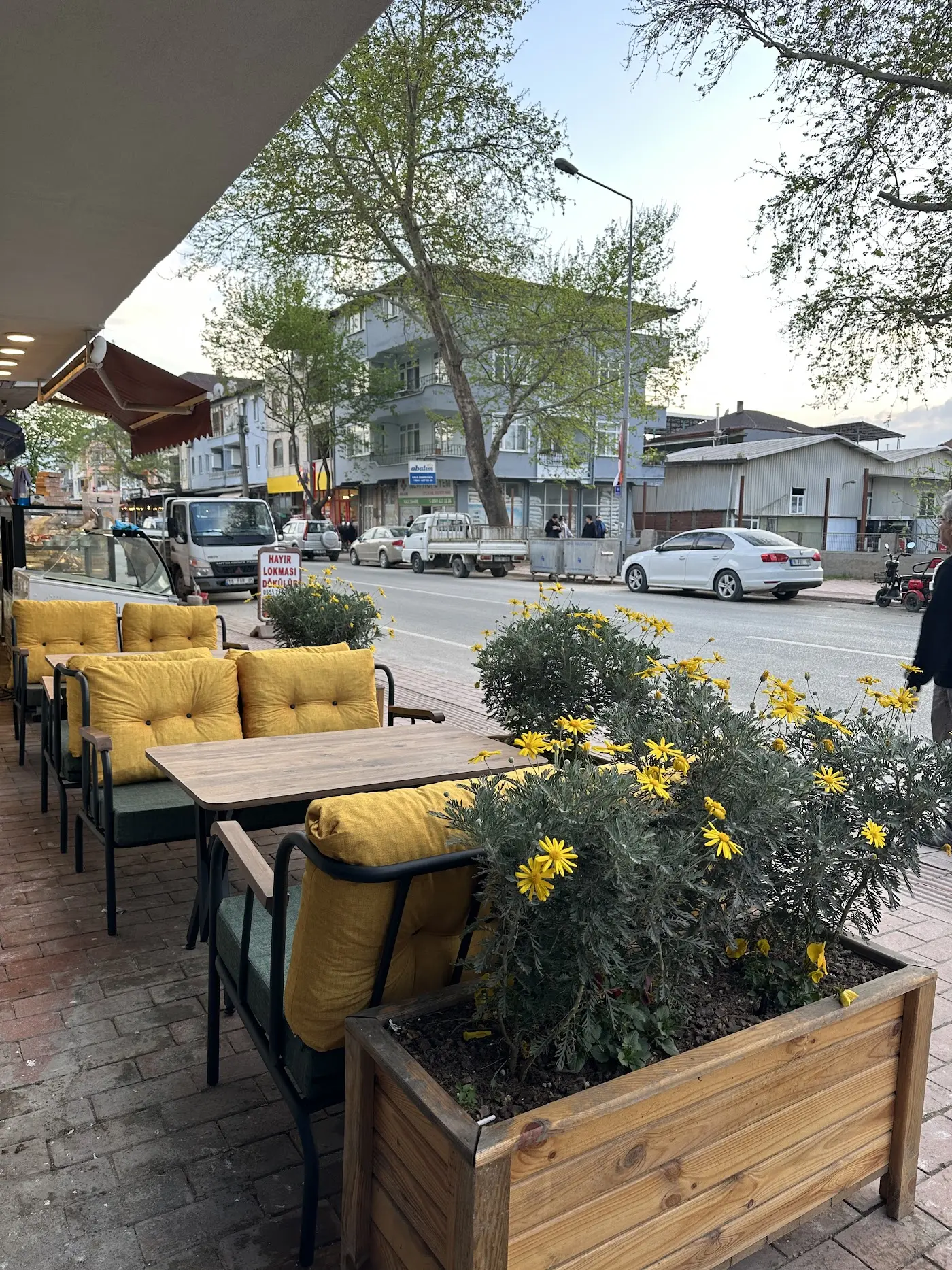 IZNIK BALLI DONDURMA VE TATLI