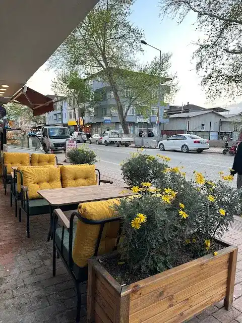 IZNIK BALLI DONDURMA VE TATLI