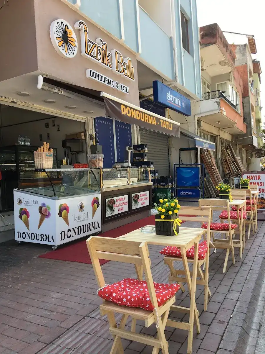 IZNIK BALLI DONDURMA VE TATLI fotoğraf 3