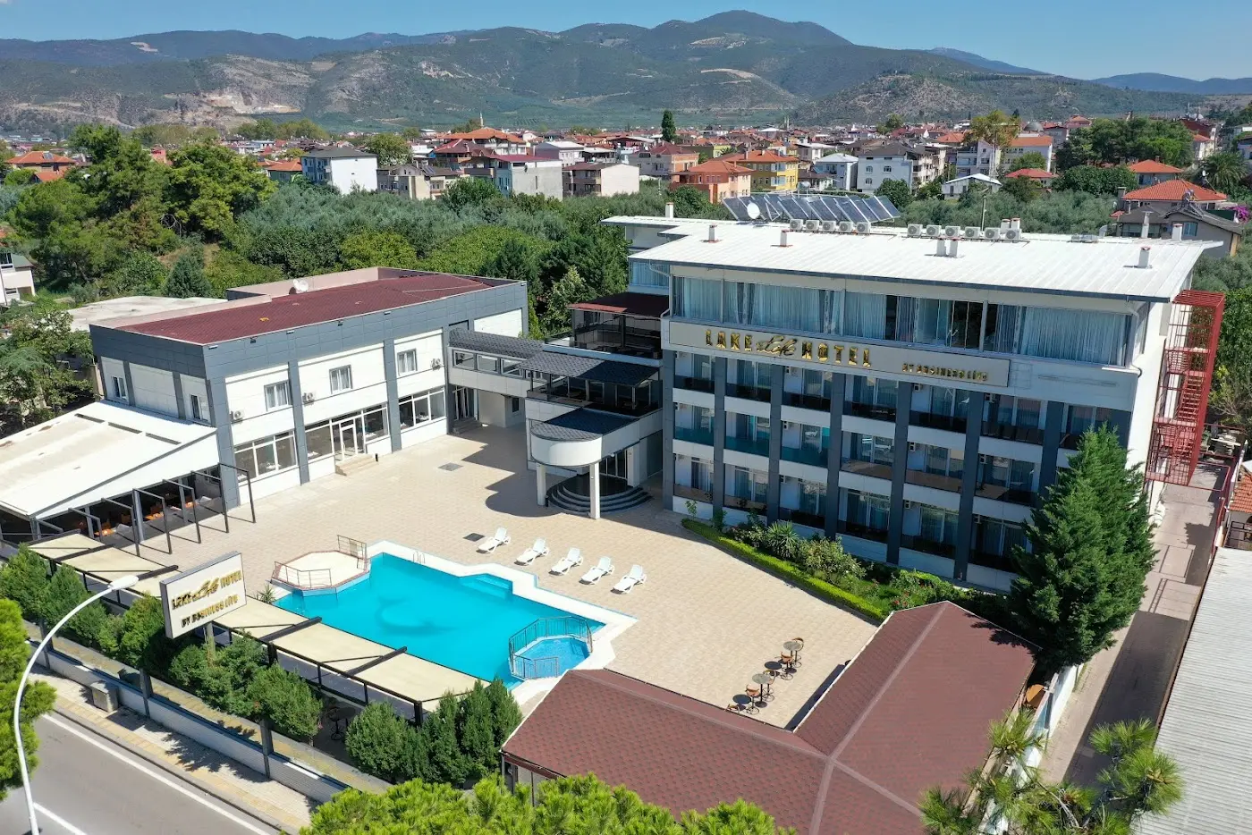 Lake Life Hotel