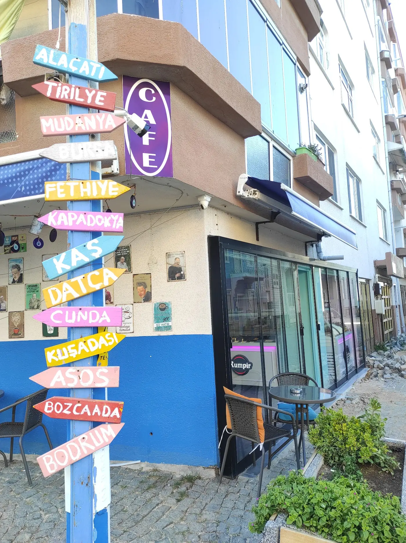 Girit Coffee & Flower lounge
