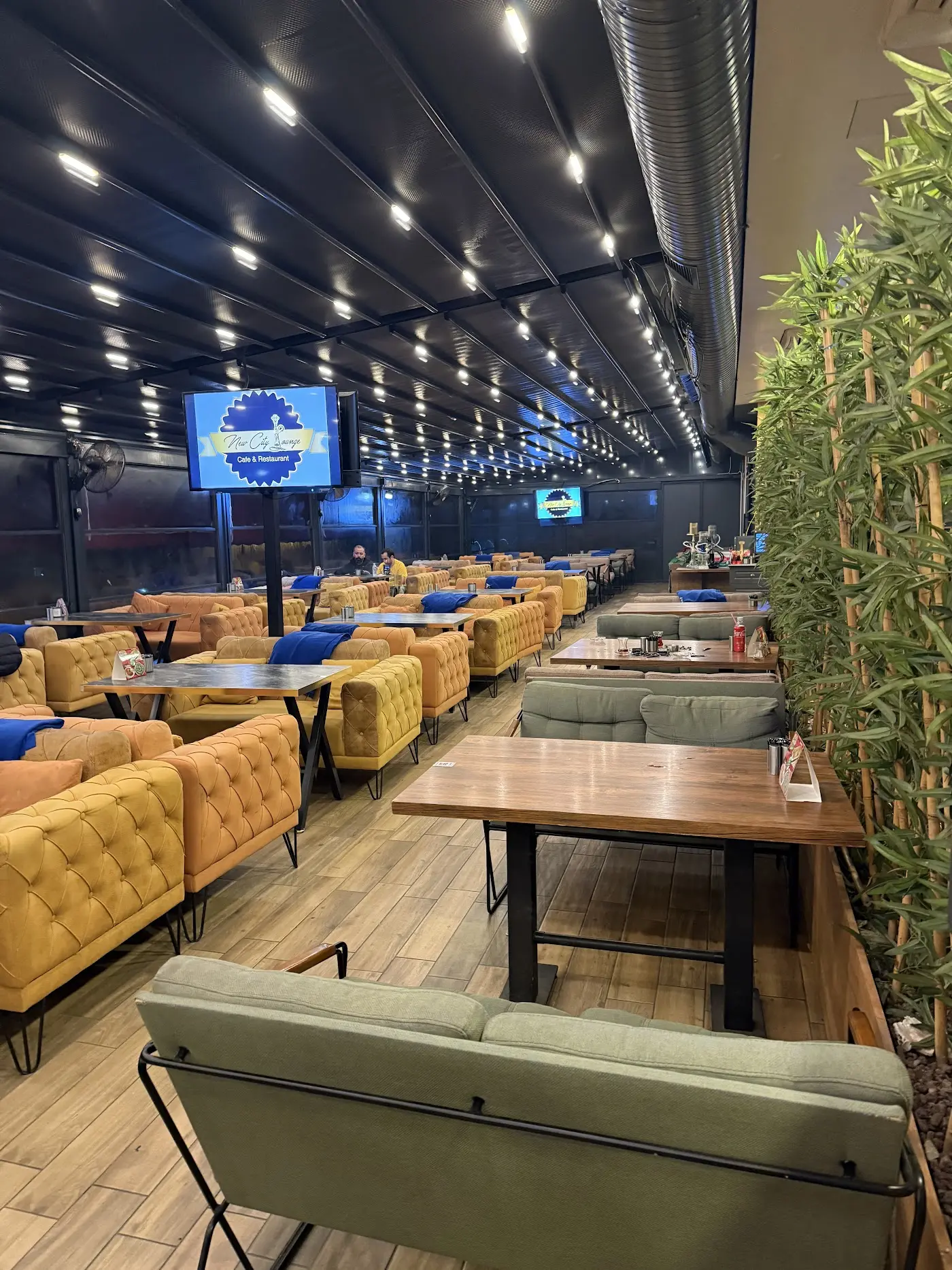 New City Lounge Cafe & Restaurant