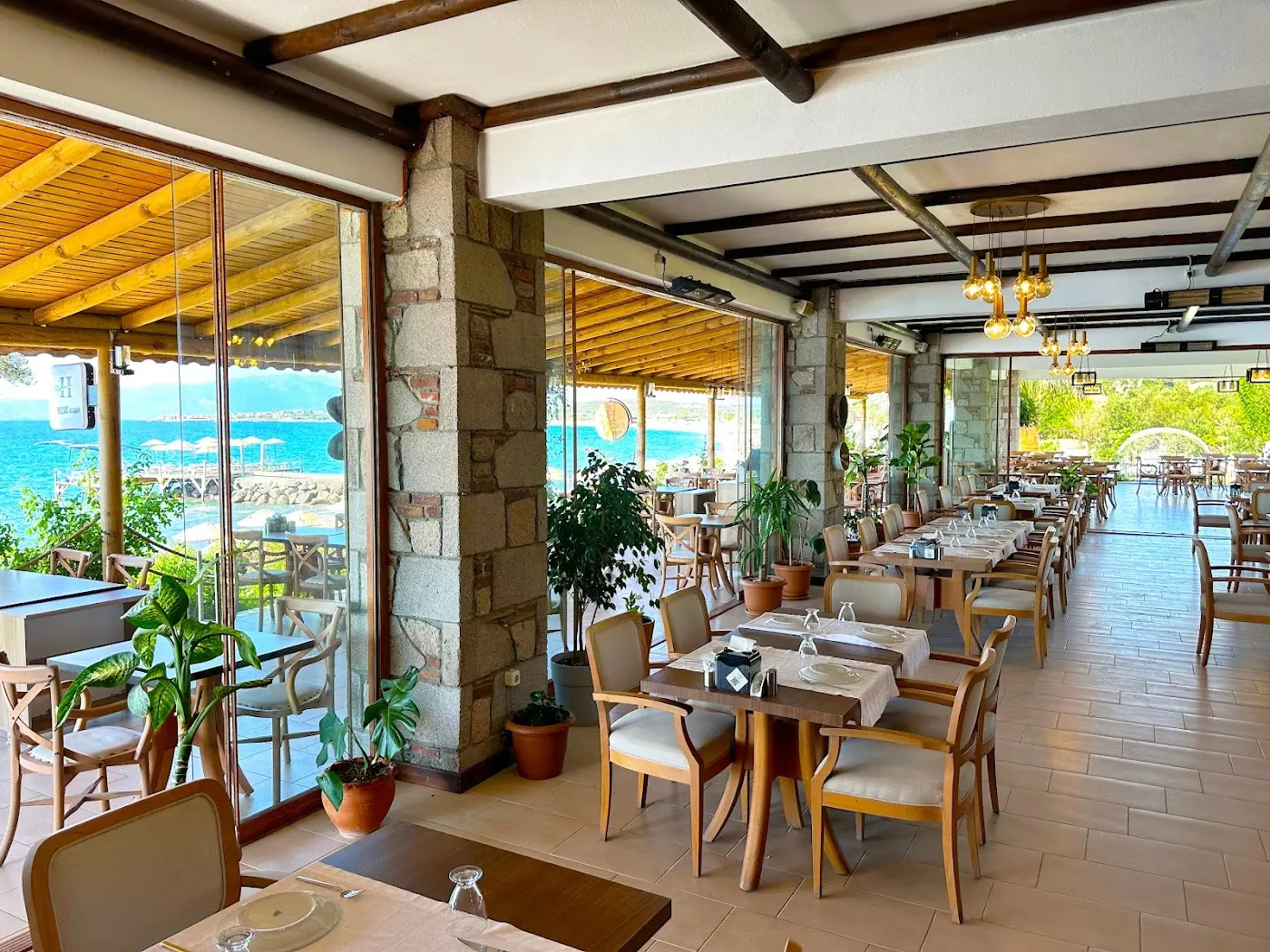 Assos Oveliskos Restaurant