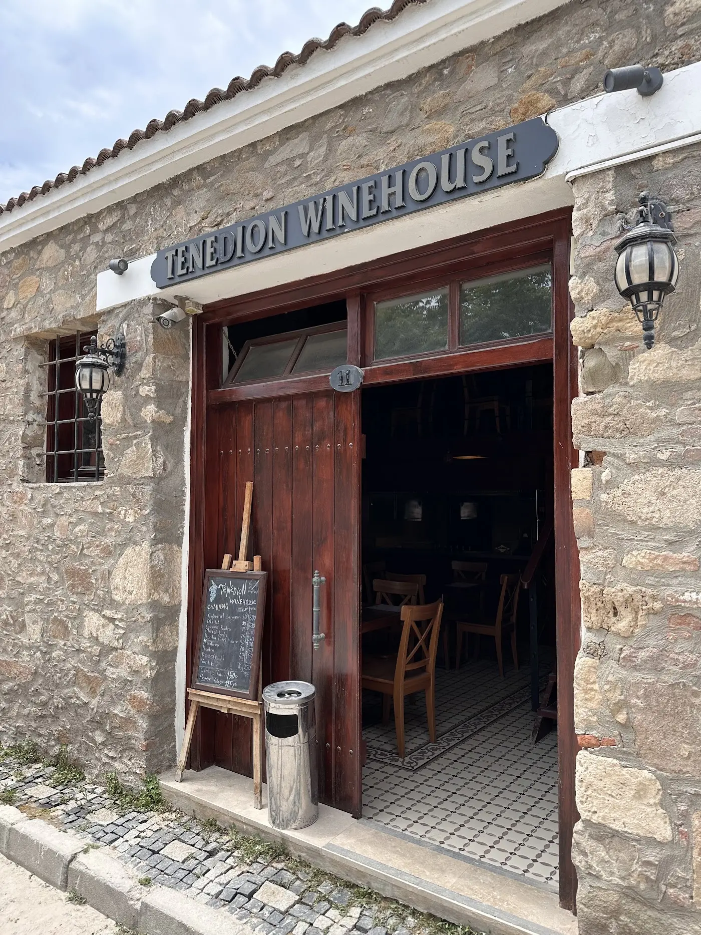 Tenedion Winehouse