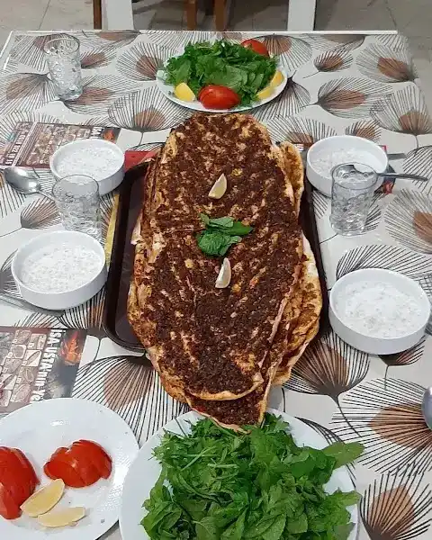 İsa Usta'nin Yeri Kebap Pide Lahmacun Künefe Pişirim Evi Eceabat fotoğraf 2