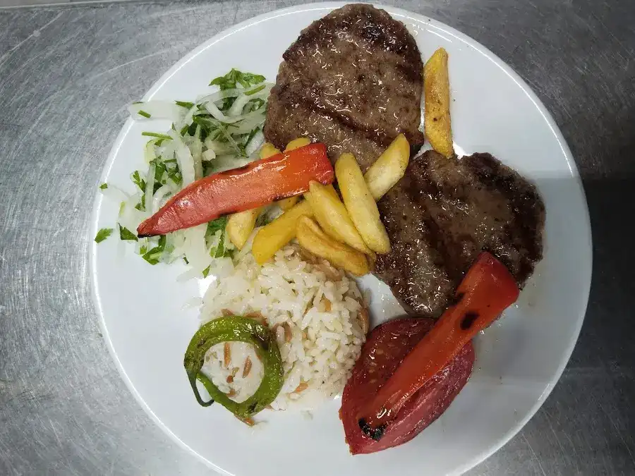 ( Kasap Atakan) Tarihi Eceabat Köftecisi fotoğraf 2