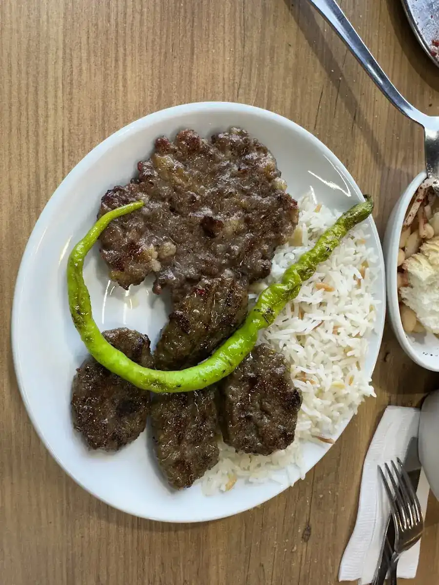 ( Kasap Atakan) Tarihi Eceabat Köftecisi fotoğraf 3