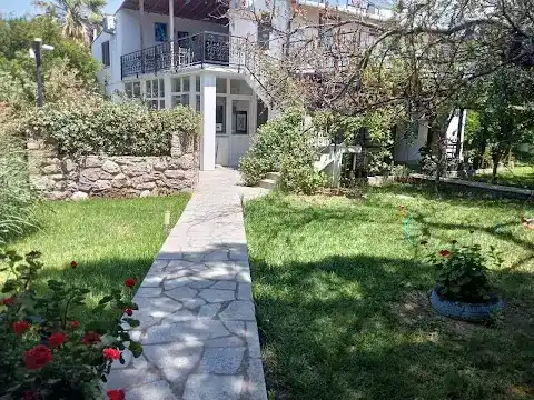 Chiyannos'ınn Geyikli Butik Otel ve Pansiyon