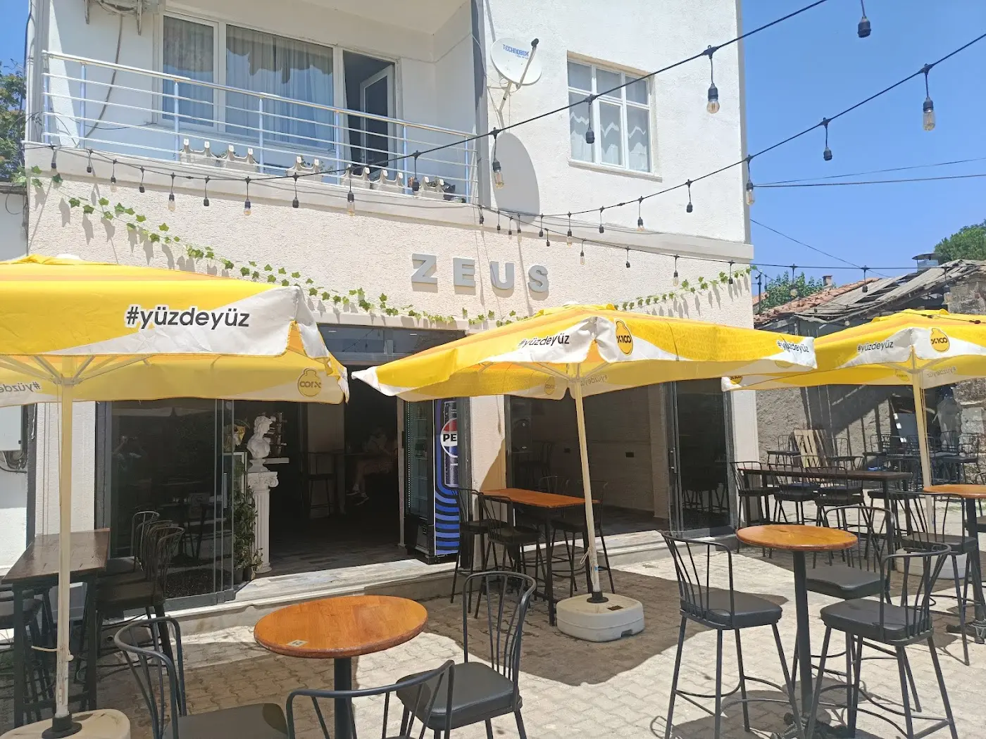 ZEUS PUB