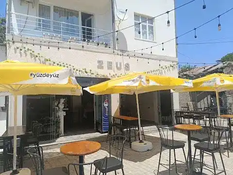 ZEUS PUB