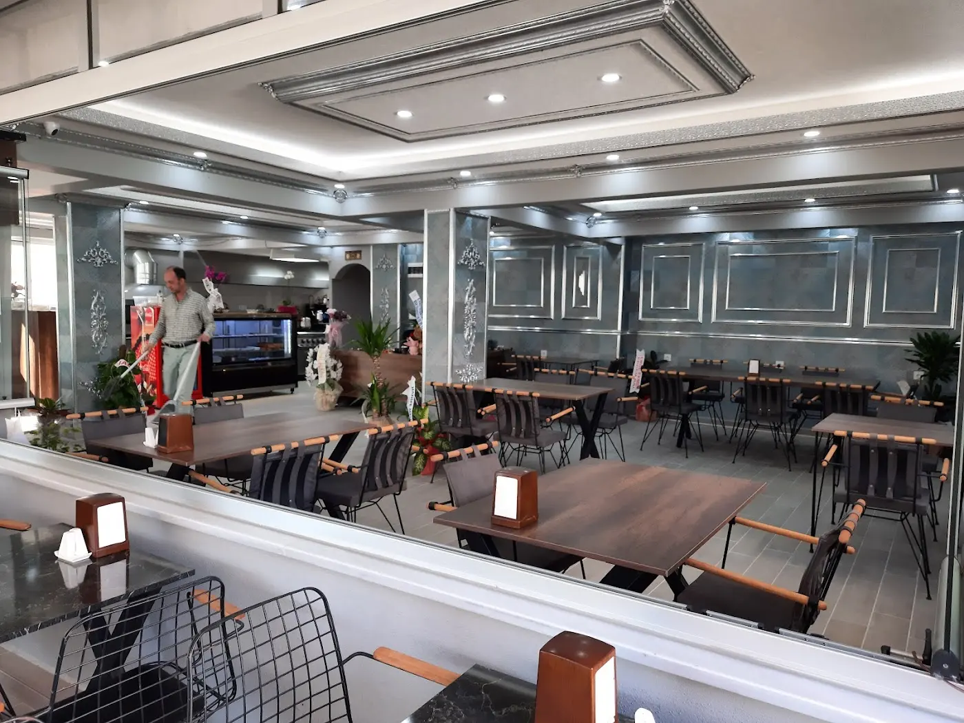 Lampsakos Cafe Restaurant