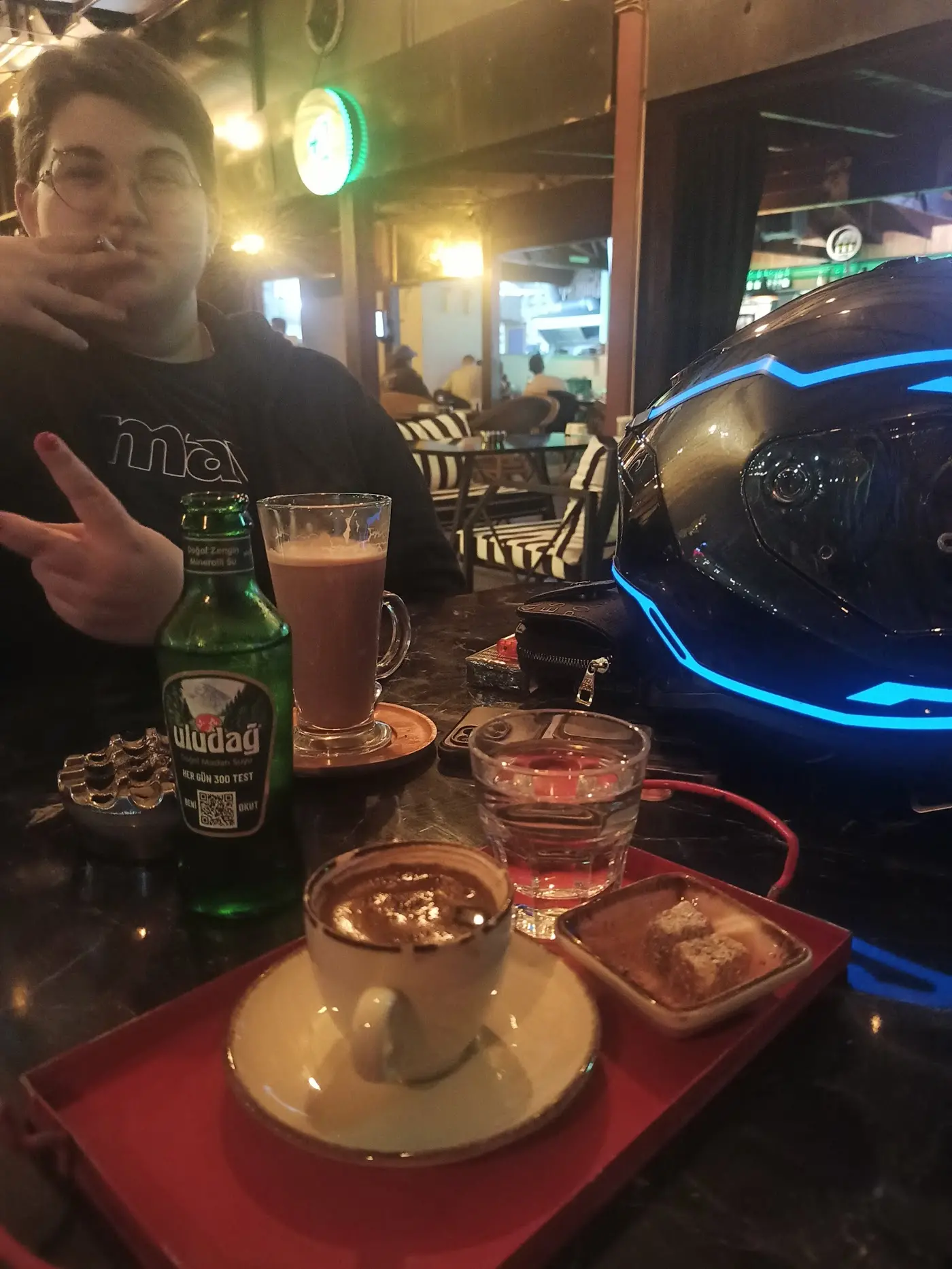 RETRO CAFE BAR