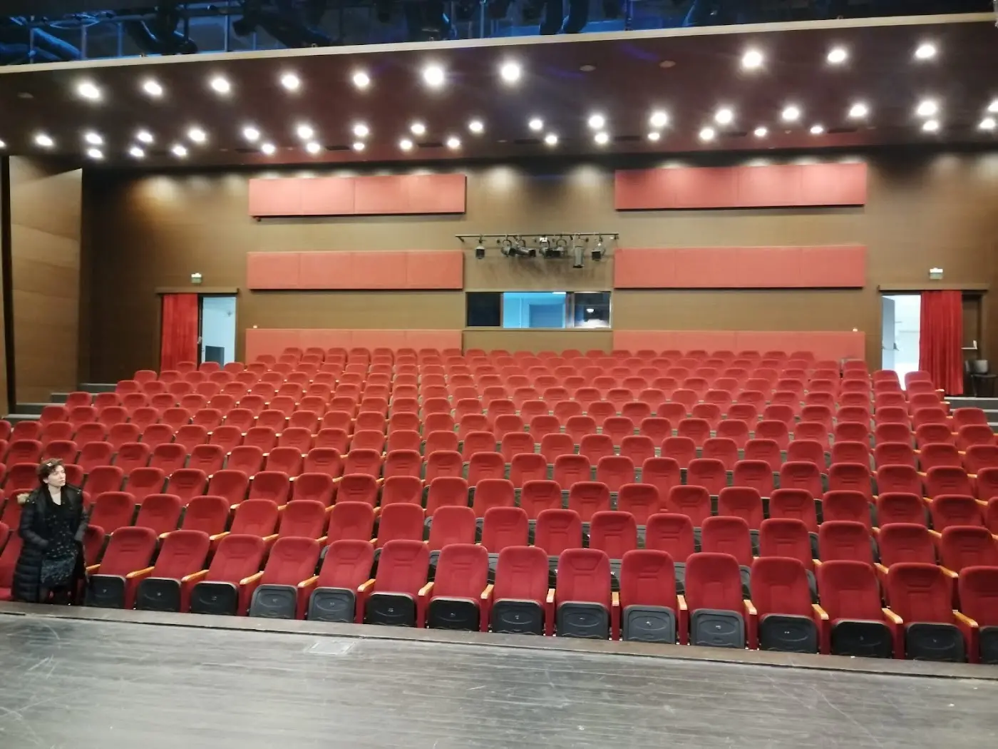 ÇOMÜ - NFK Tiyatro Salonu
