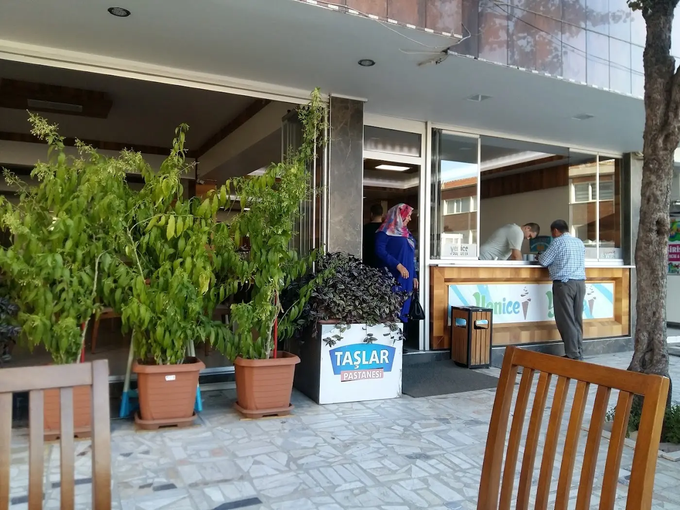 Taşlar Pastanesi