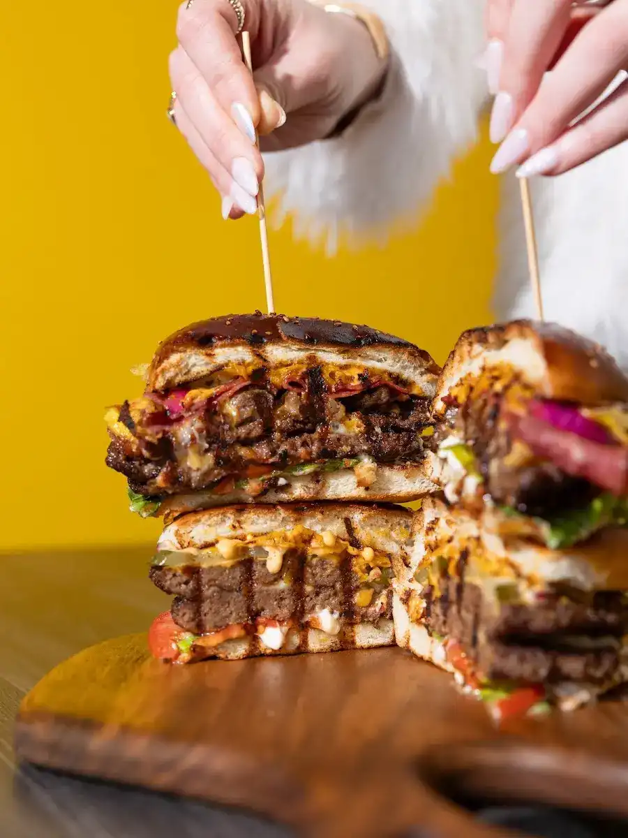 Kontes Burger fotoğraf 2