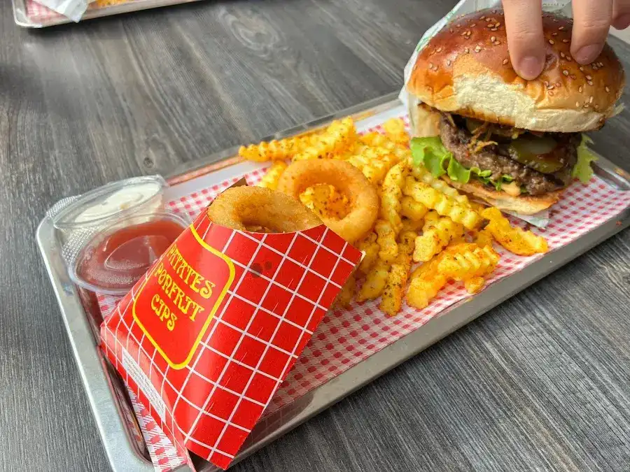 Kontes Burger fotoğraf 3