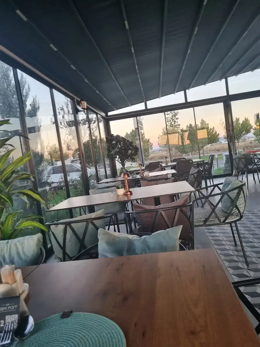 Park Port By RO Garden Coffee & Bistro