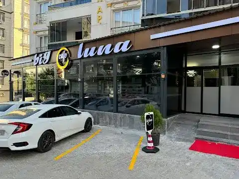 BİG LUNA CAFE