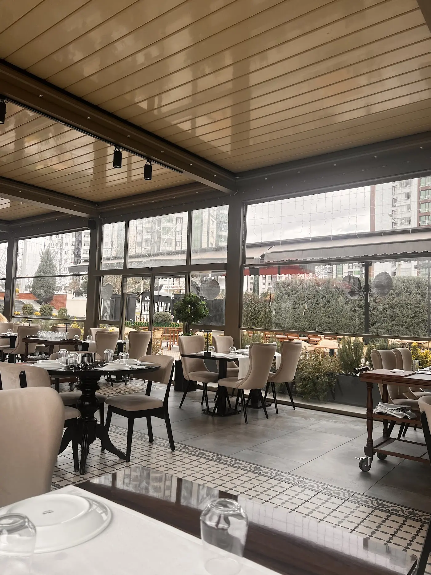 Lokasyon Garden Lounge & Restaurant