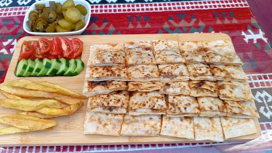 Tombik fast food kahvaltı tost gözleme menemen salonu fotoğraf 3