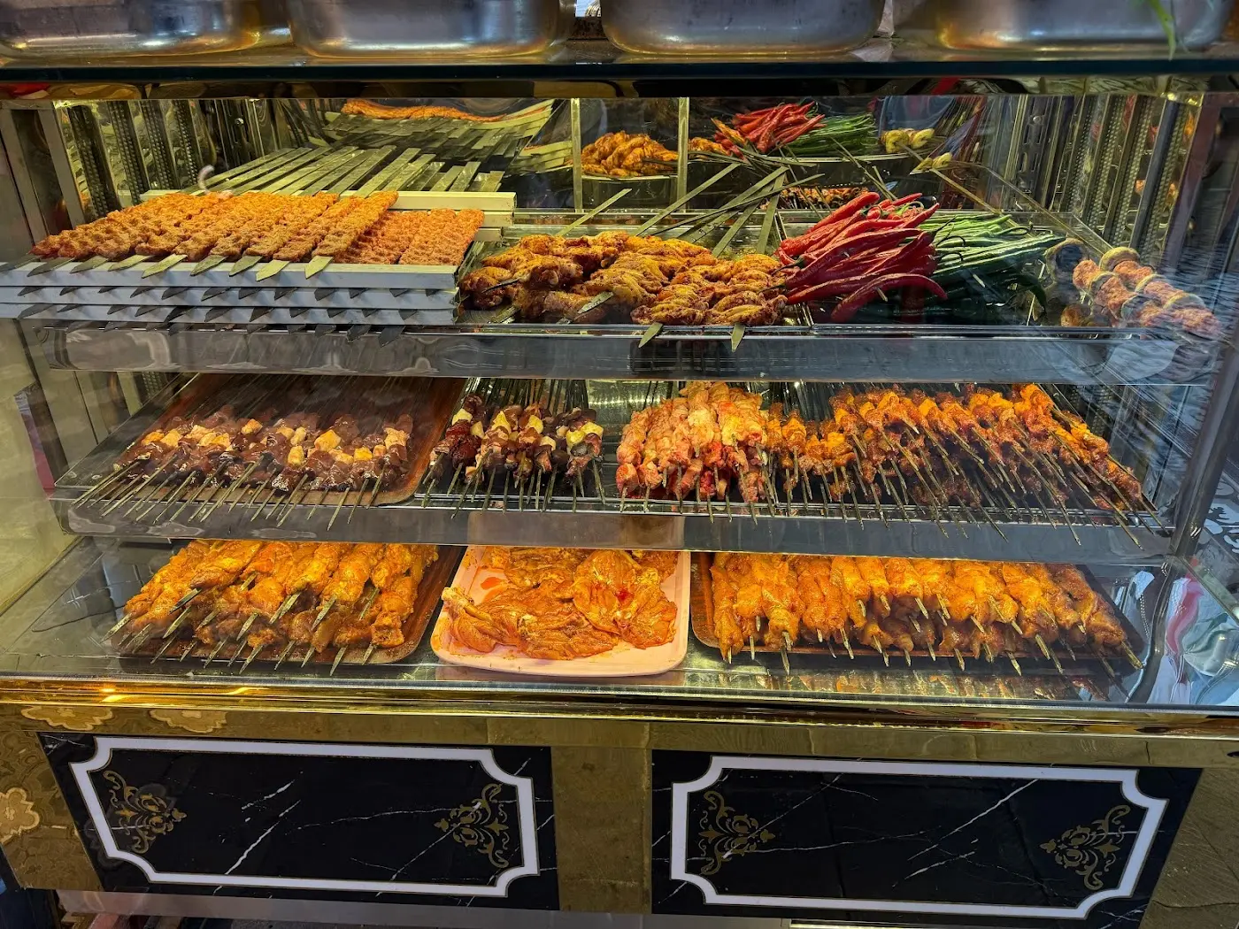 Gönlümce Kebap Muhtarın Yeri