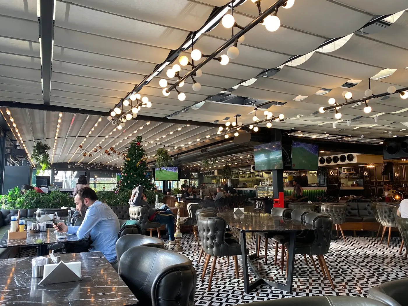 O2 CAFE & SHISHA