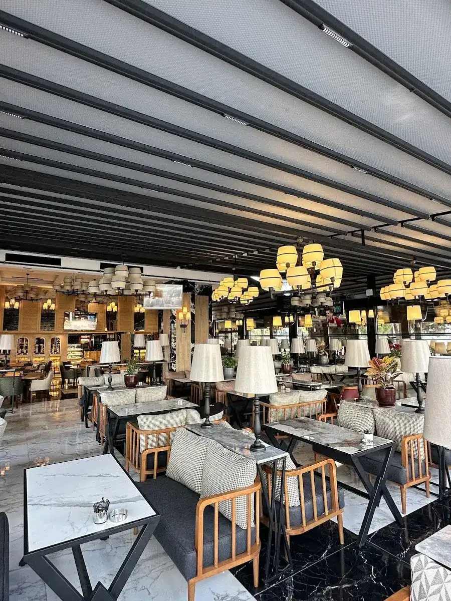 Summit Lounge Cafe & Restaurant