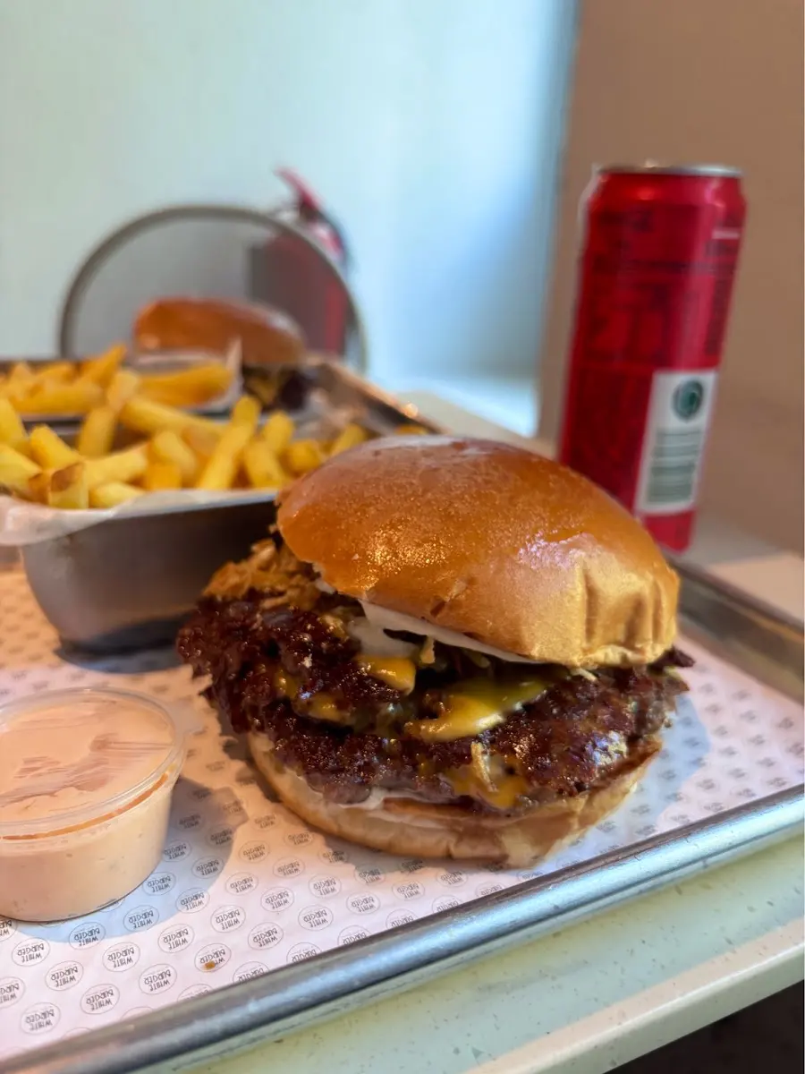 White Burger By Serhat Doğramacı Beşiktaş fotoğraf 3