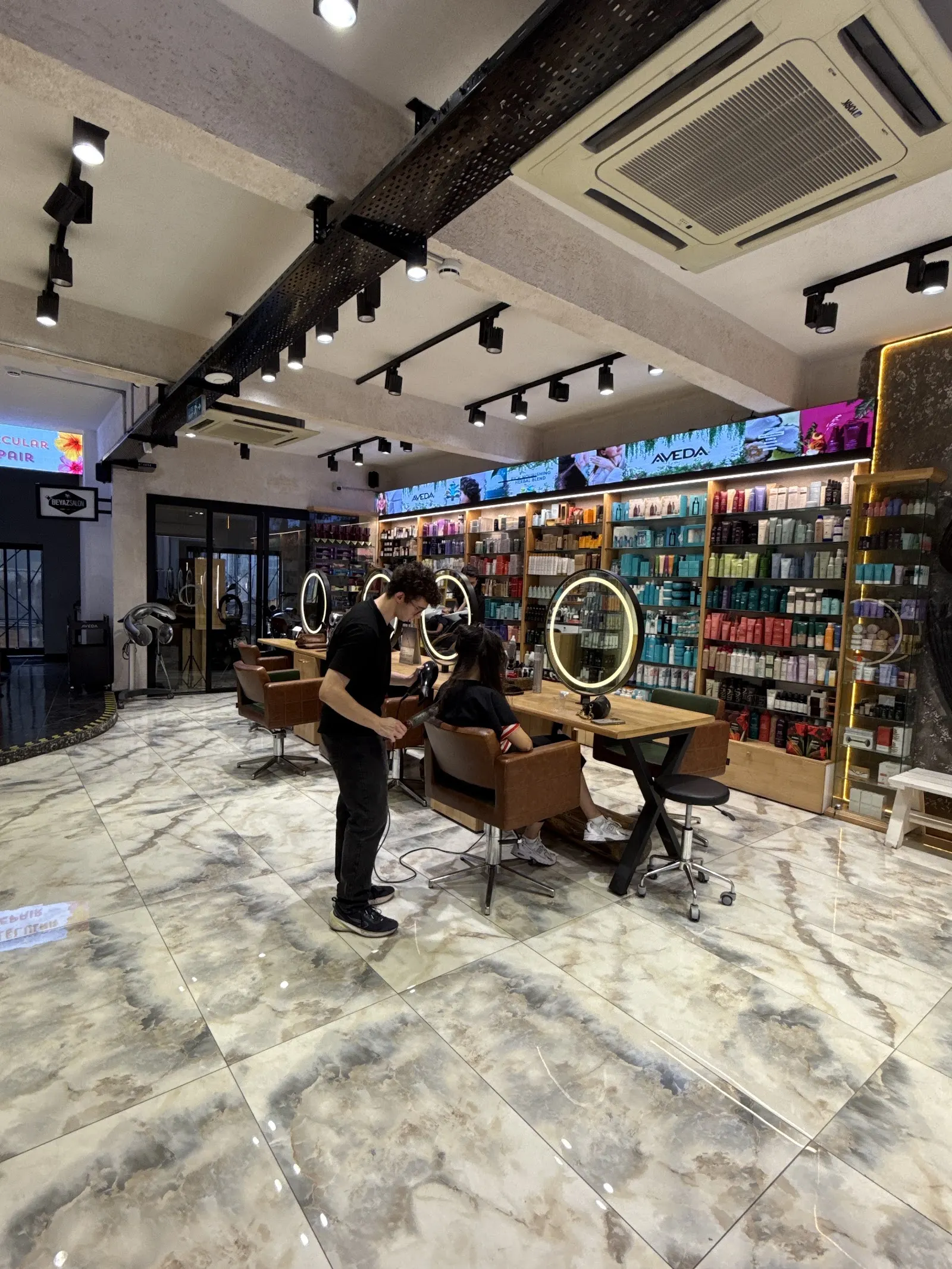 Galata No5 Beauty, Hairdresser & Cosmetic Store fotoğraf 2