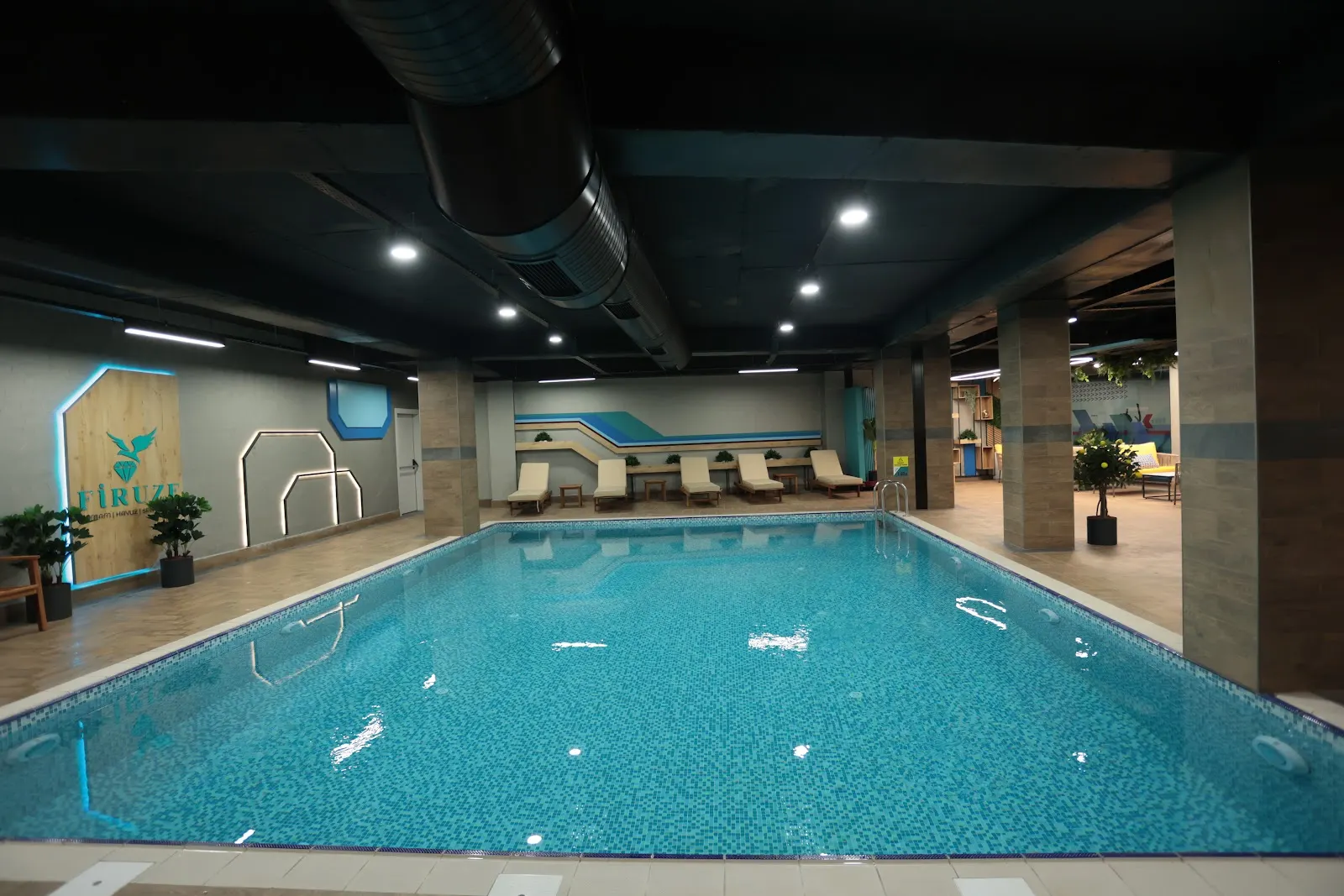 Firuze Hamam Havuz Spa Fitness (bayan bölümü kapanış saati 22:00) (Erkek bölümü kapanış saati 23:00)