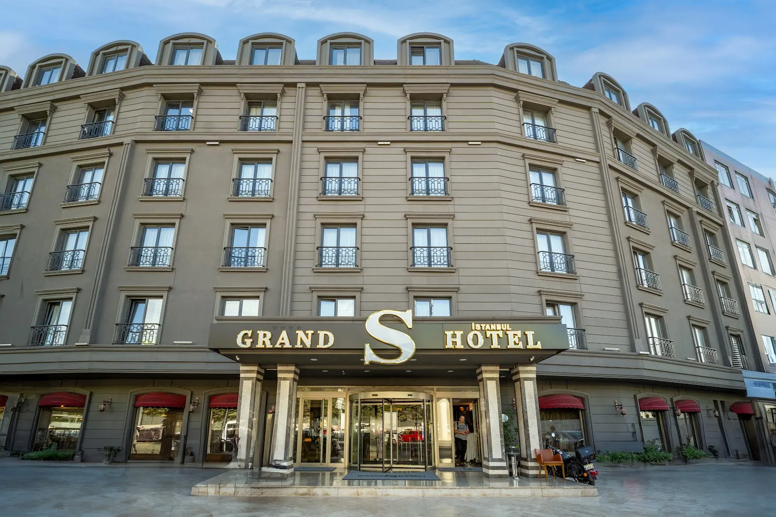 GRAND S HOTEL