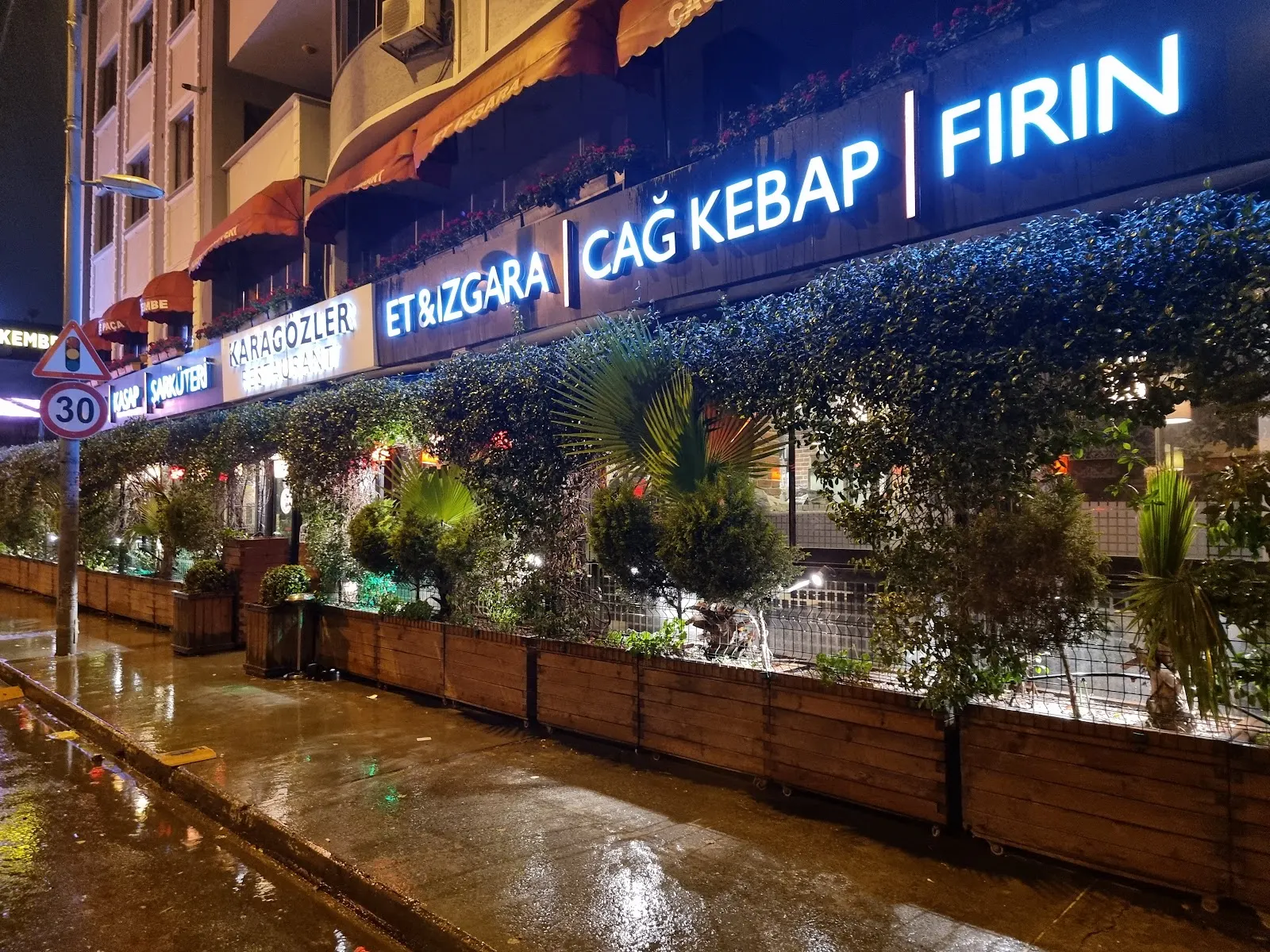 Karagözler Et & Izgara & Cağ Kebabı