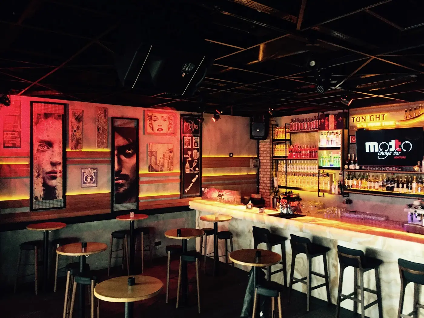 Motto lounge bar