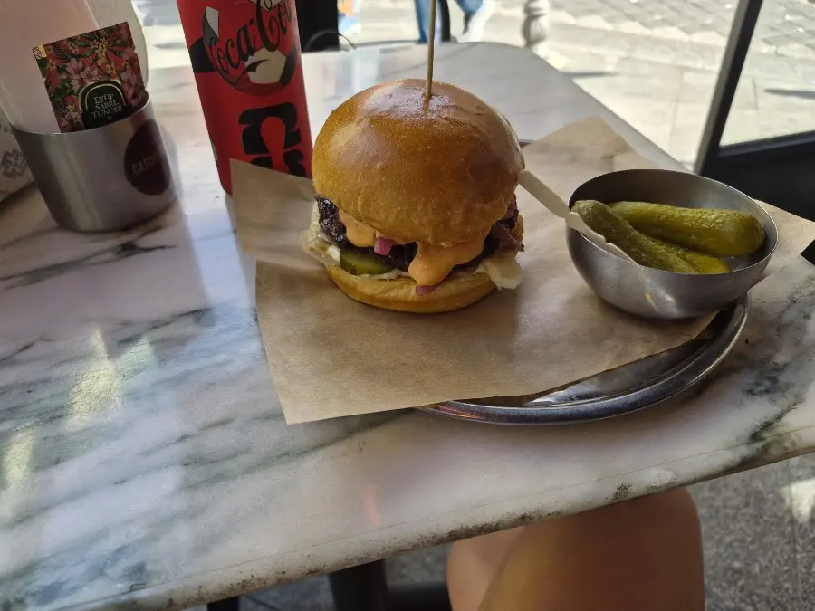 Catchy BBQ Burger fotoğraf 3